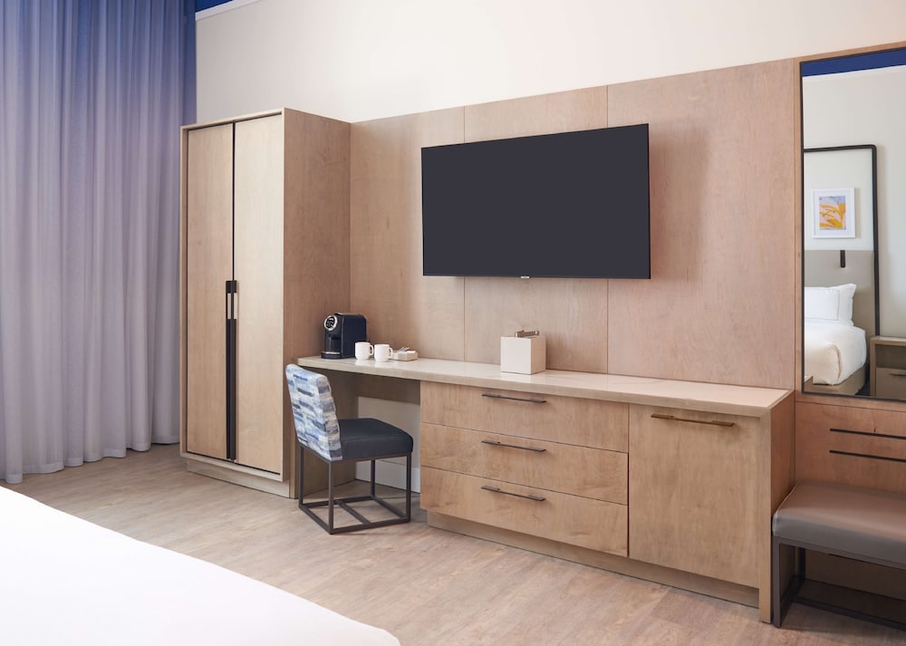 Serena Hotel Aventura Tapestry Collection by Hilton 9/60