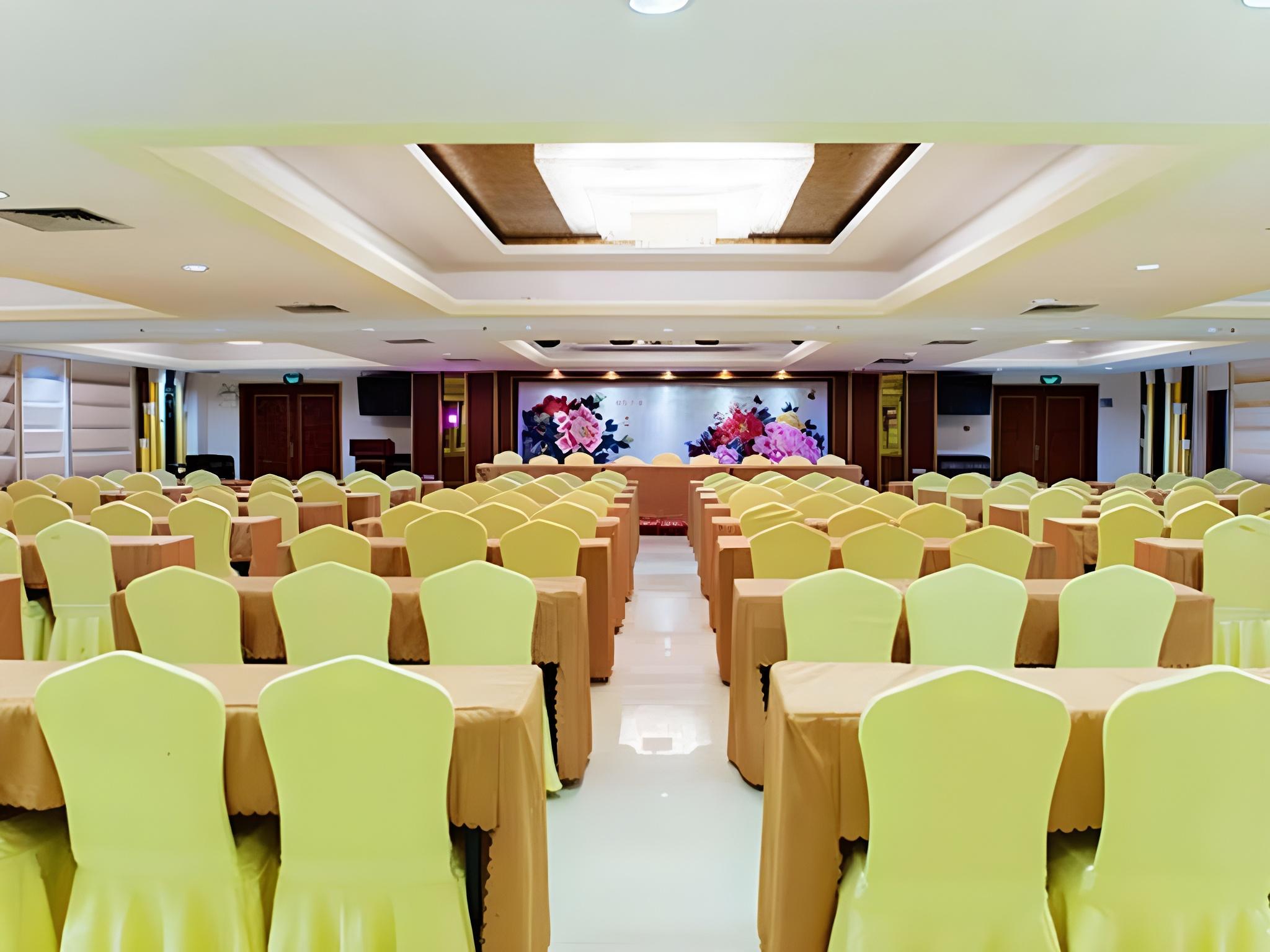 Vienna International Hotel (Nanning East Railway Station) 44/50
