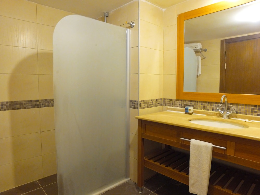 Asr-I Ala Hotel 37/41