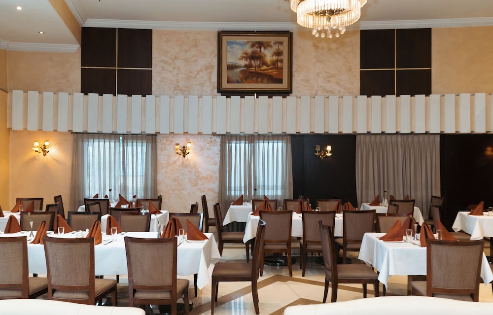 Capital Hotel And Spa 70/76