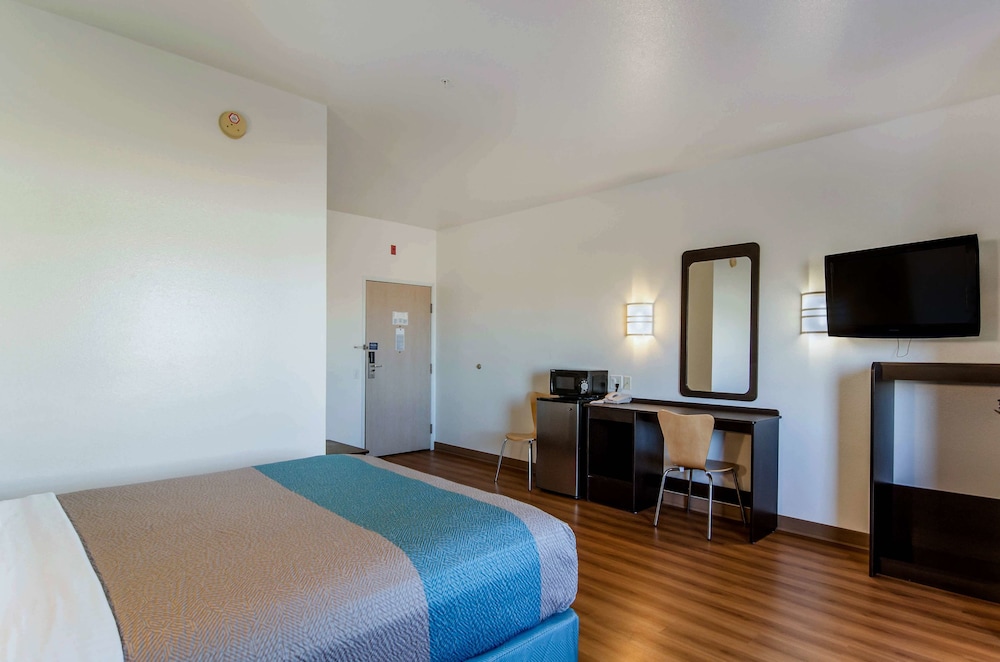 Motel6 Wheatland, WY 36/58