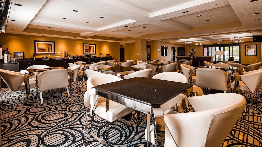 Best Western Plus Airport Inn Suites Salt Lake City 17/24