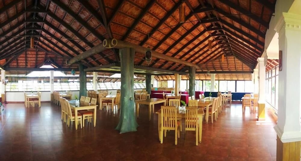 PORCUPINE CASTLE RESORT 16/26