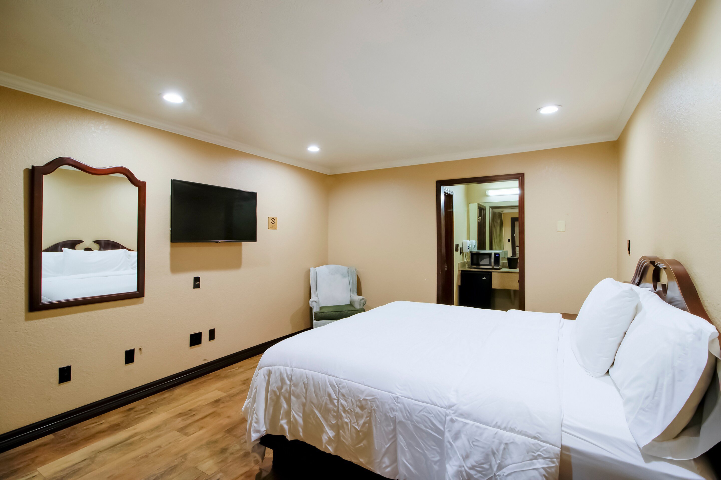ROOM, KING BED