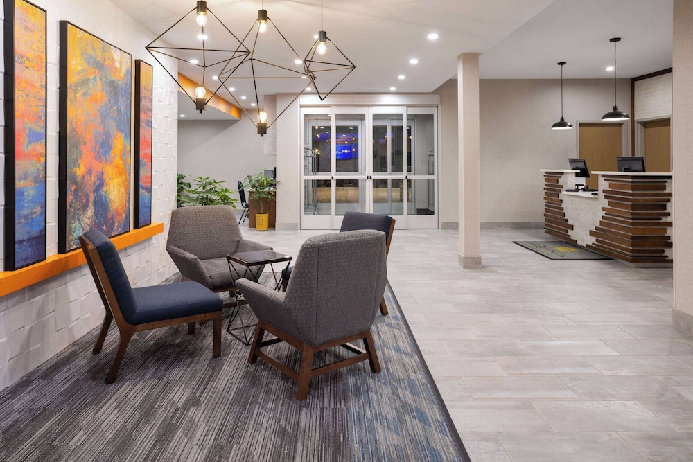 Hawthorn Extended Stay by Wyndham Williston/Burlington 24/38