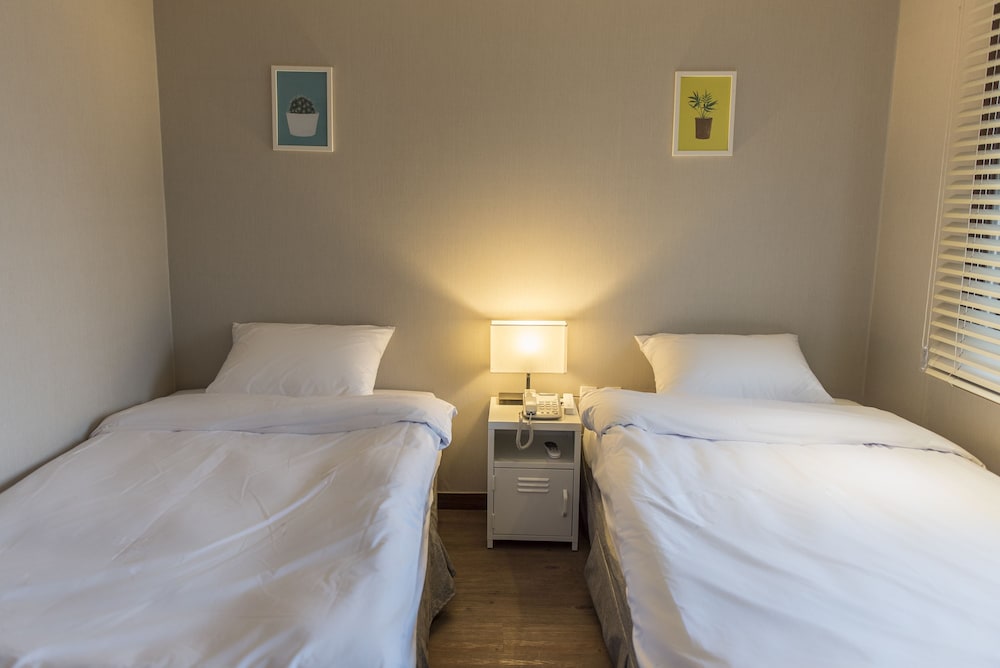 CHECK INN HOTEL JEJU 7/43