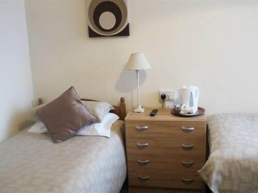 Hazelgrove Guest House 11/25