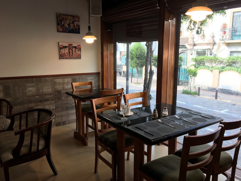 Hostal Mitad Del Mundo 57/69
