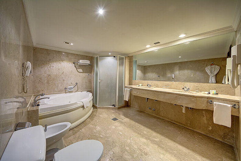 Royal Ascot Hotel 56/56