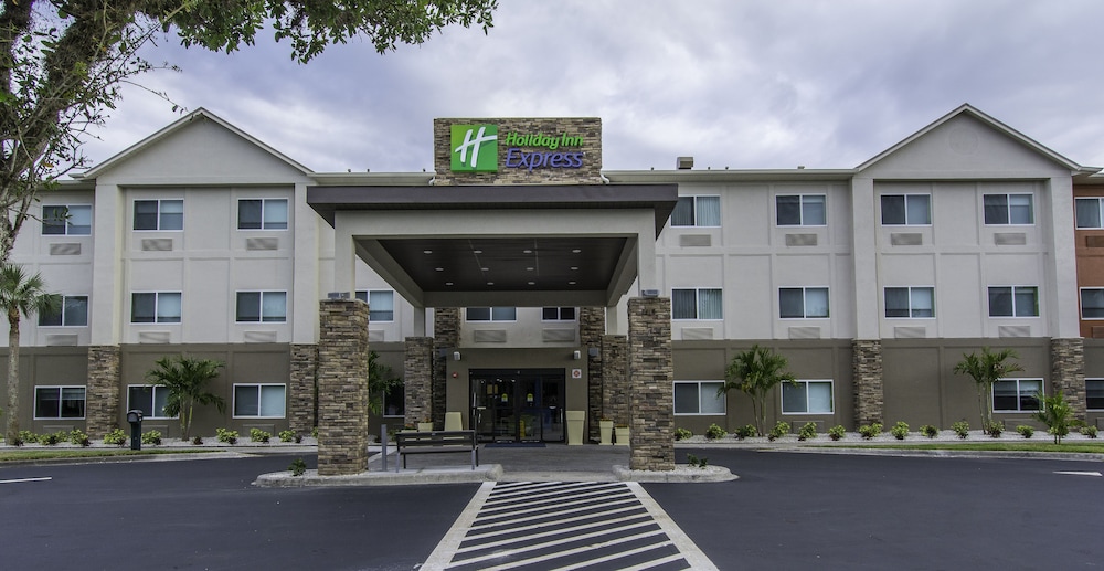 Holiday Inn Express Naples South I 75 7/67