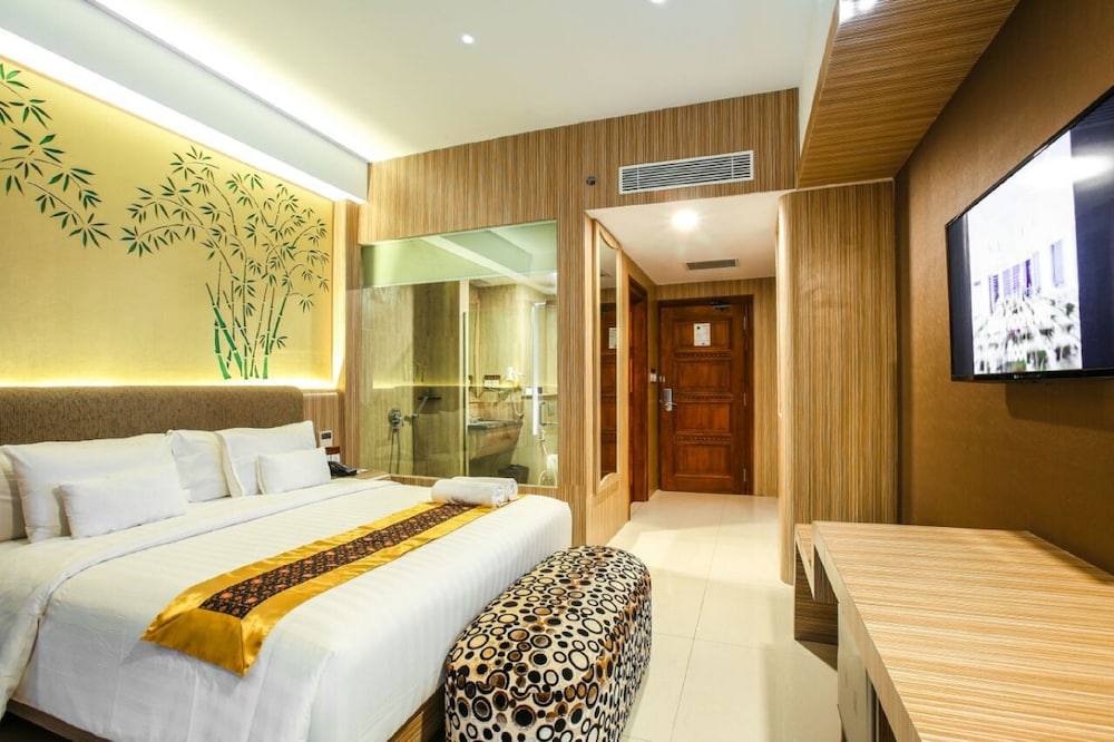 Kj Hotel 8/37