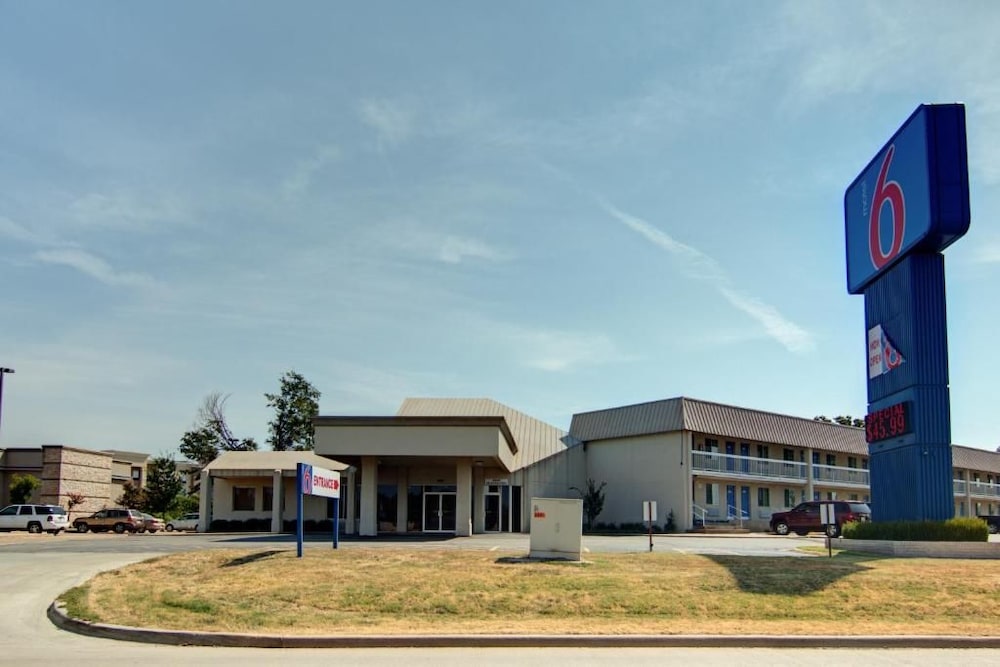 Motel6 Mount Pleasant, TX 6/46