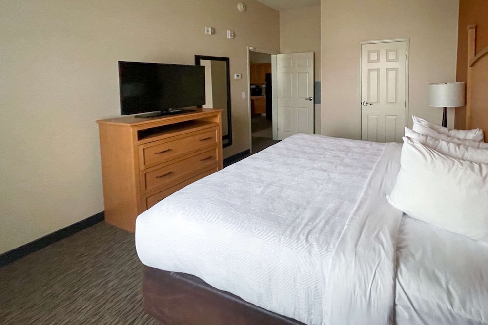 جناح بسرير كينج مع أريكة، MainStay Suites Sidney - Medical Center 4/5