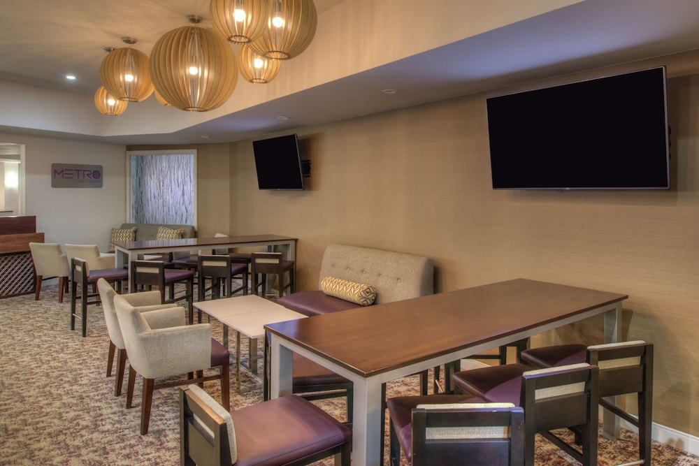 The Brookhaven Atlanta Hotel 44/52