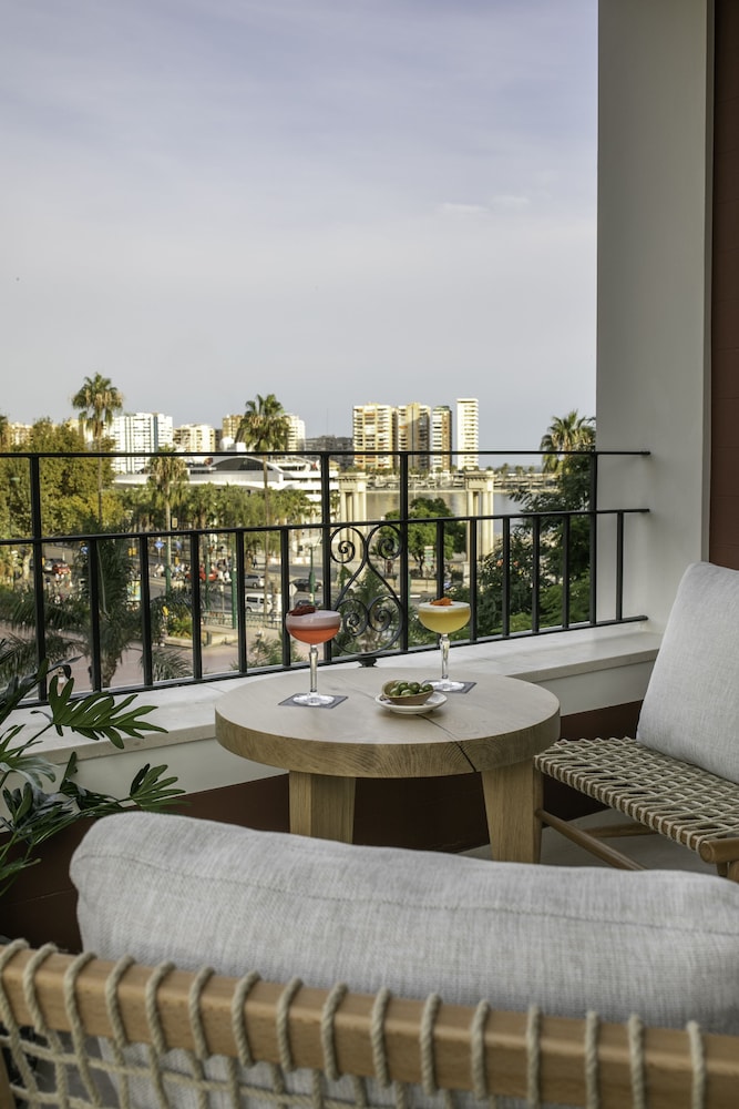 ONLY YOU HOTEL MALAGA 30/50