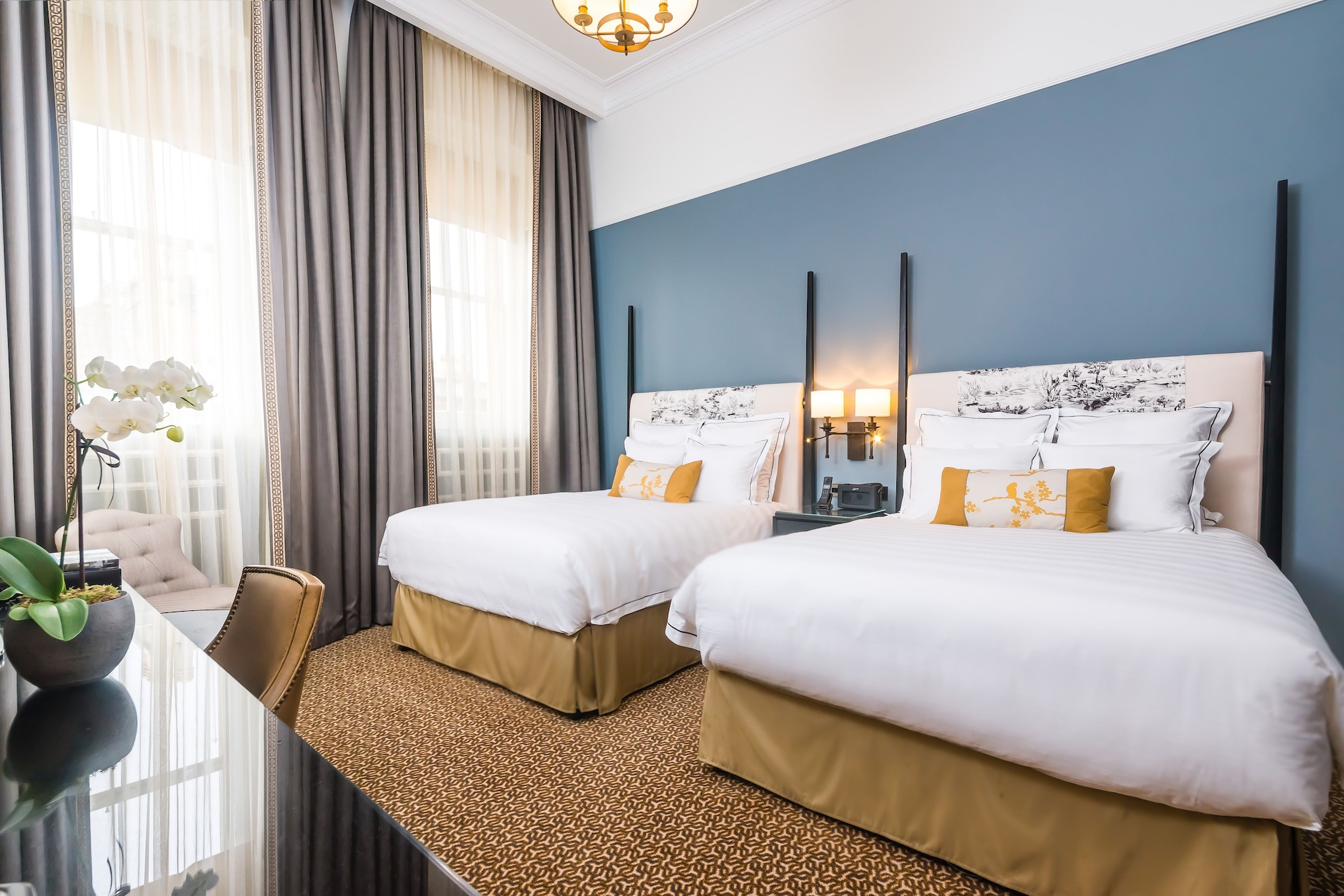 EXECUTIVE, TWIN BEDS