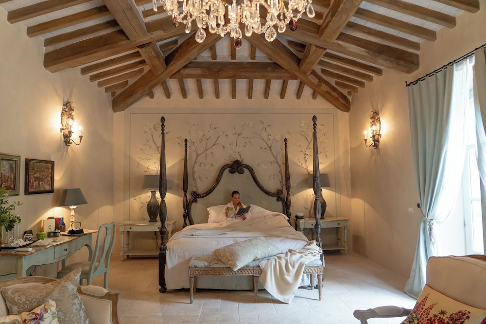 Suite, King Bed, Garden Area