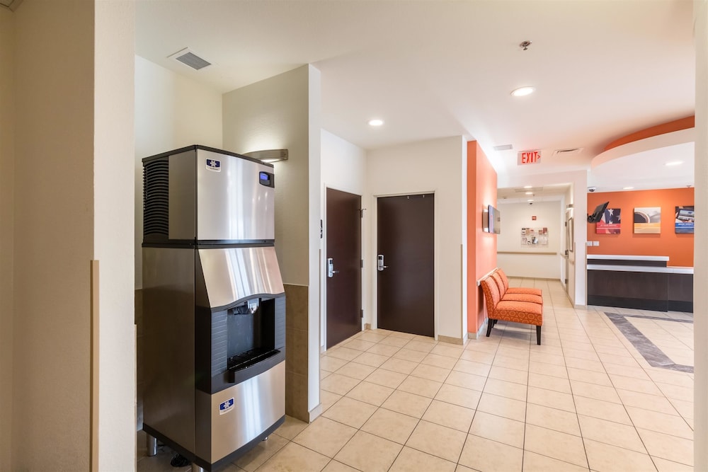 Motel6 Laredo, TX - Airport 50/66