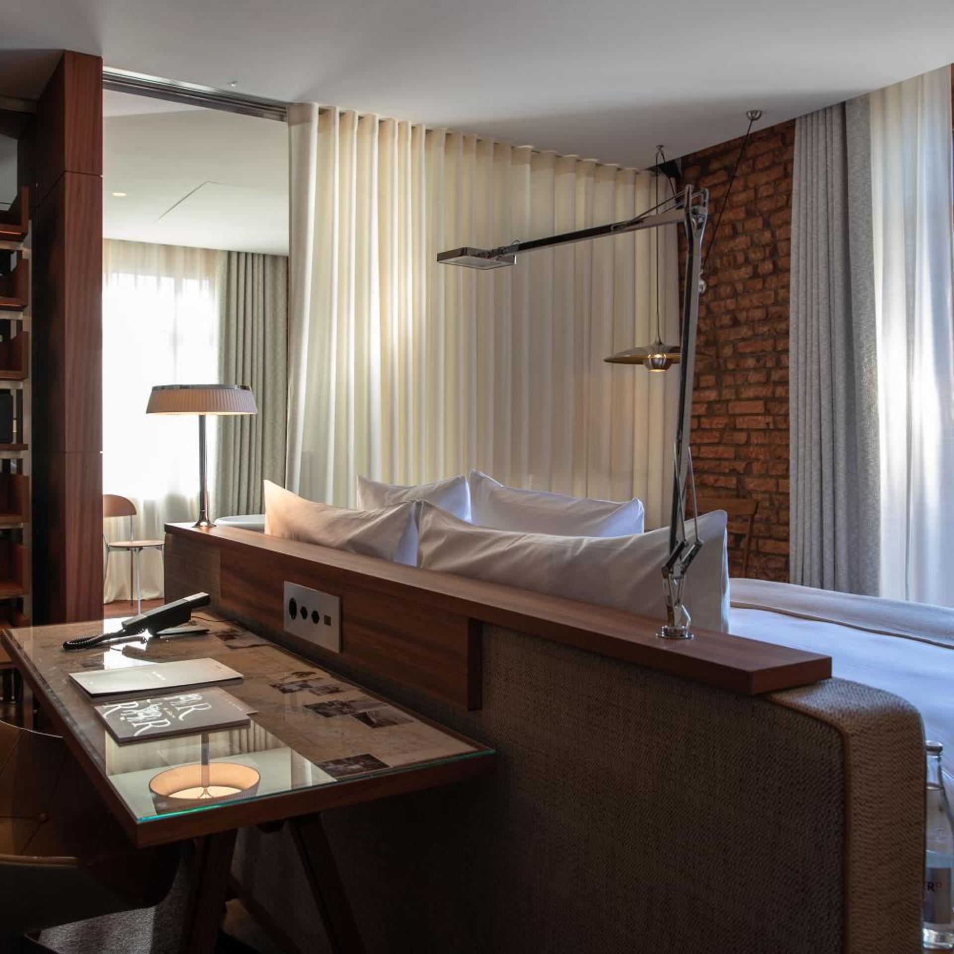 غرفة بريميير بسرير مزدوج بشرفة، La Reserve Eden au Lac Zurich 3/4