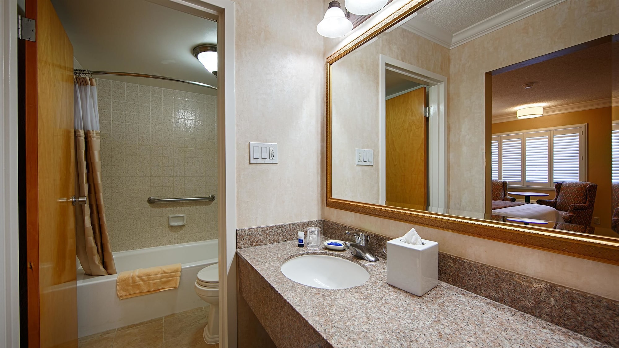 جناح عائلي بثلاثة أسرّة بغرفتي نوم بمطبخ، SFO El Rancho Inn 3/3