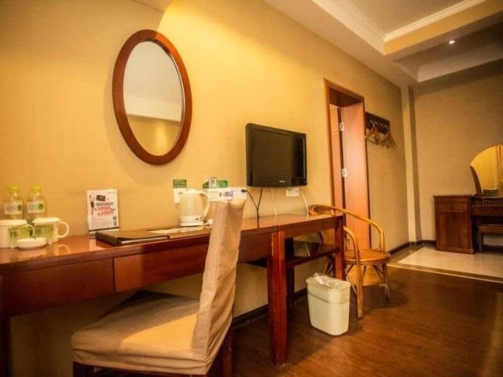 GreenTree Inn (Nanjing Yuhuatai Scenic Area, Zhonghuamen Metro Station) 25/28