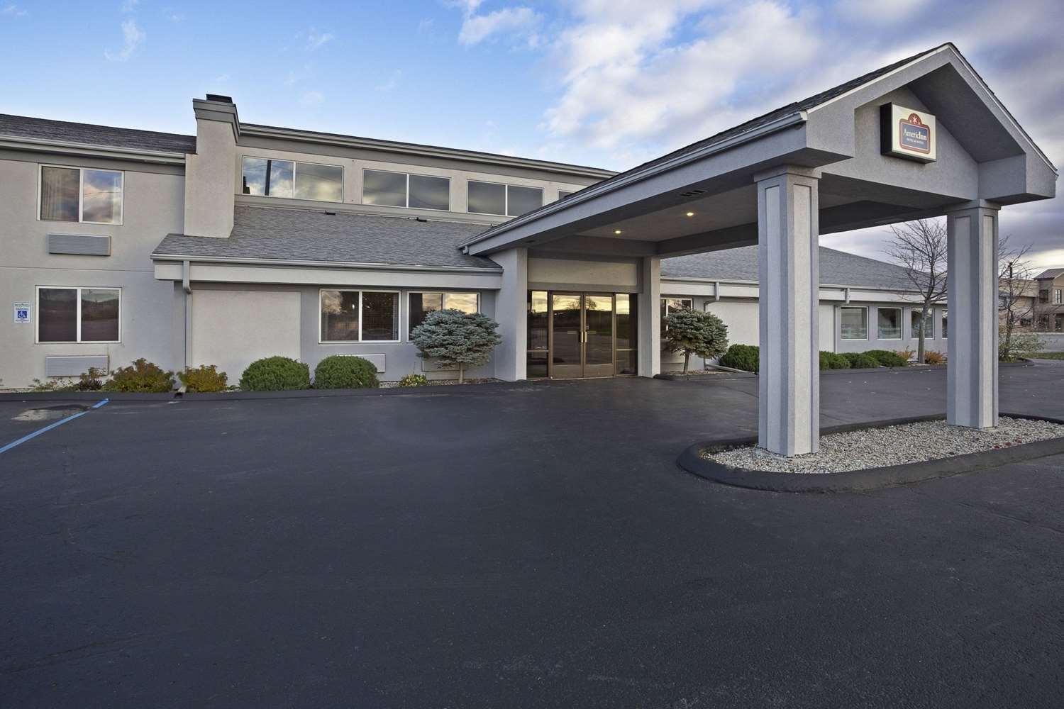 AmericInn by Wyndham Bay City 40/40