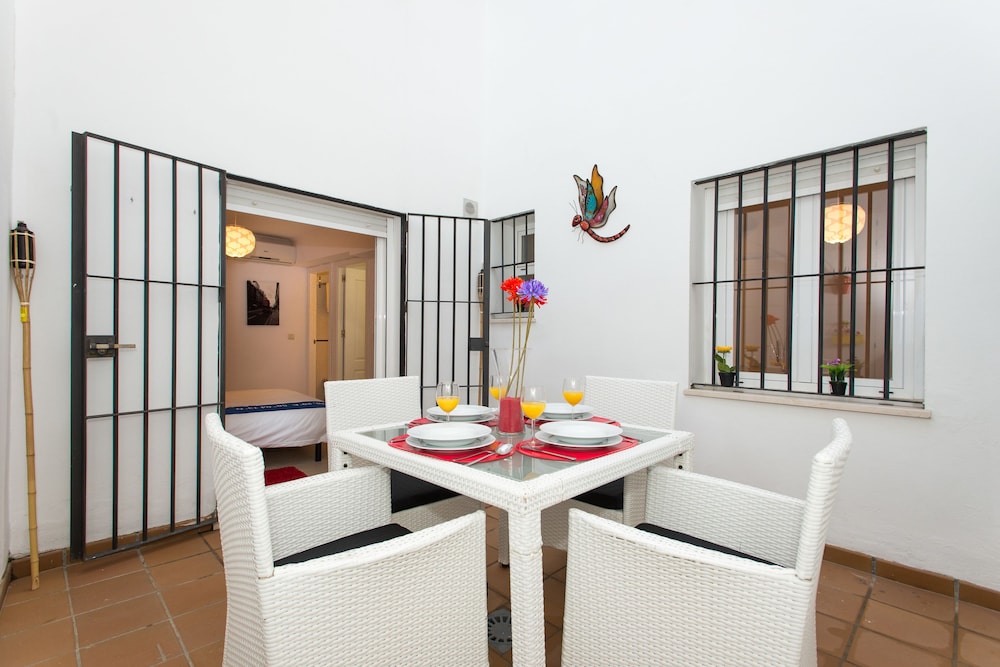 The Zentral Suites & Apartments 47/75