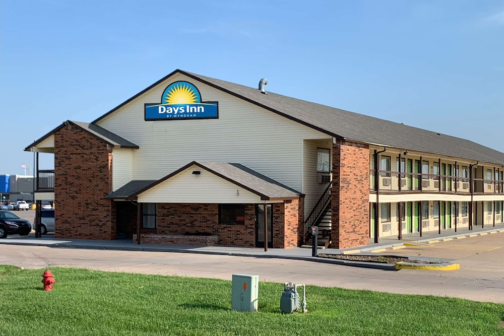 Days Inn by Wyndham Pratt 1/54