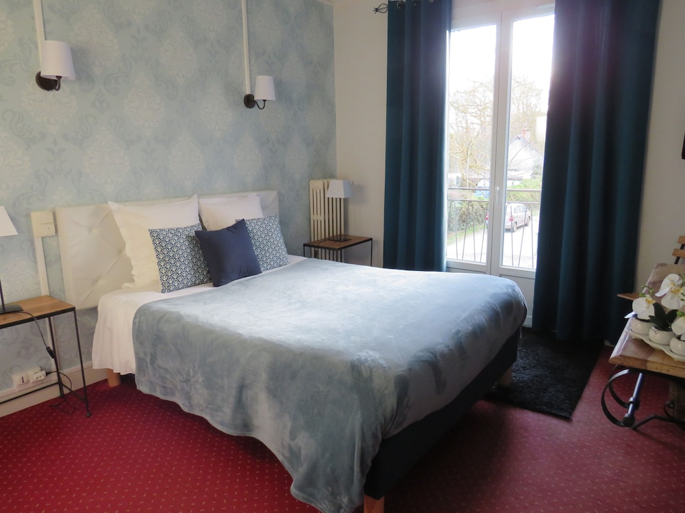 HOTEL LE SAINT CYR 22/41