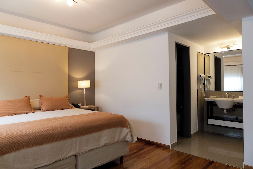 Cumbres Hotel 12/50