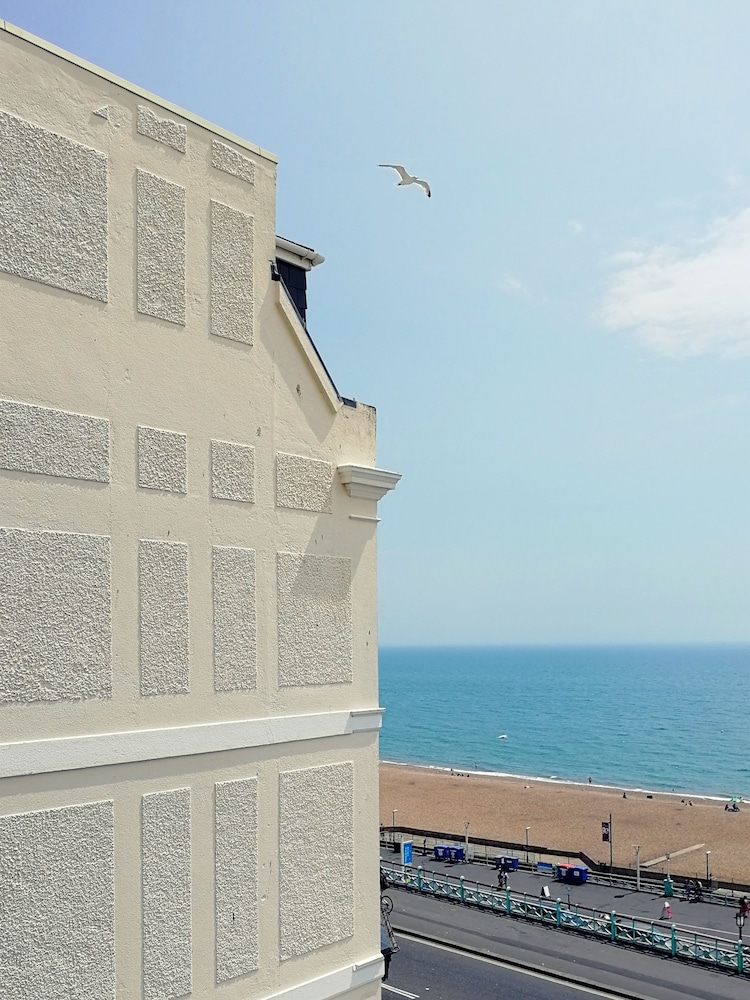 Legends Hotel Brighton 3/67