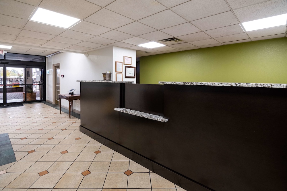 Motel6 Columbus, GA - Downtown 8/52