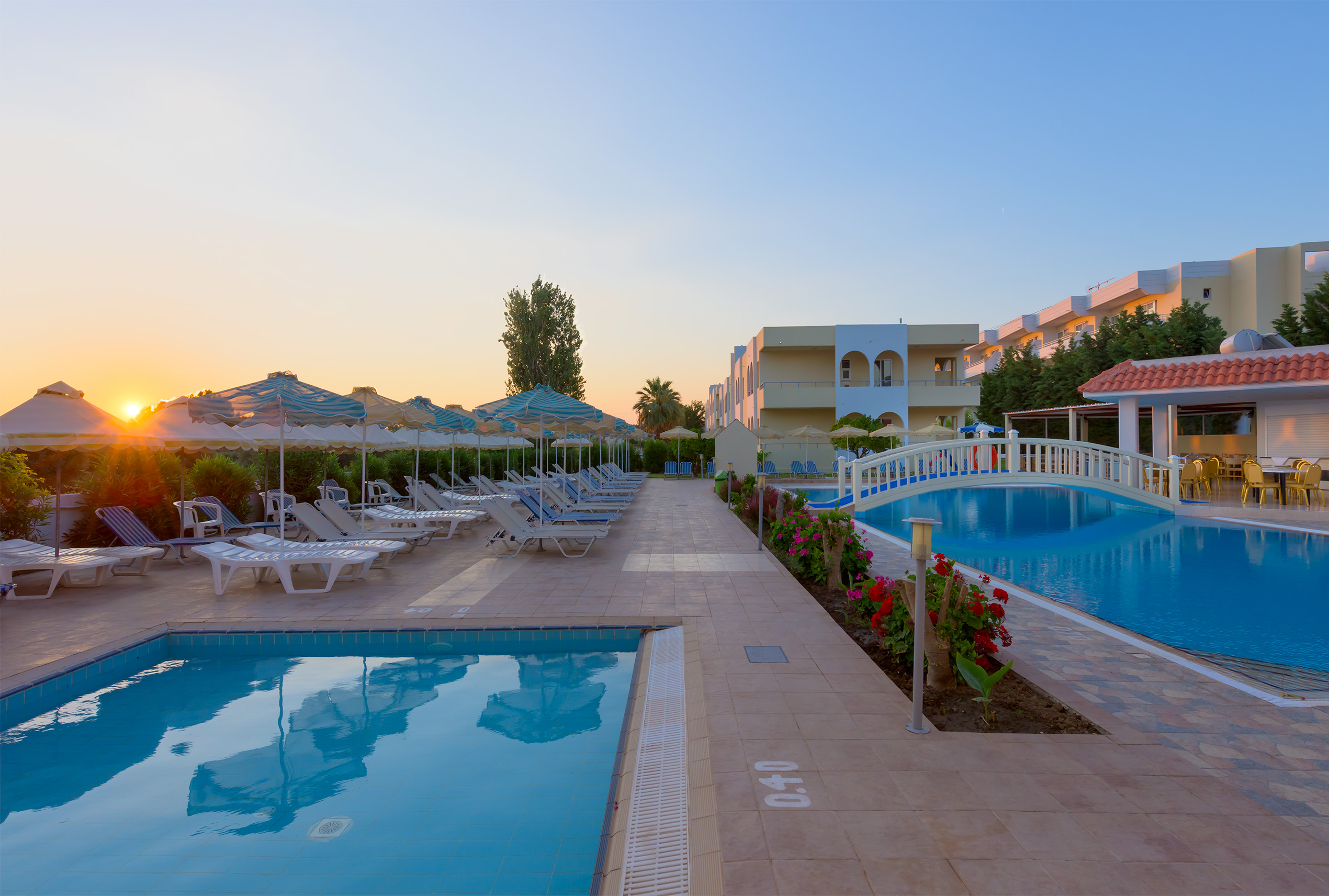 Memphis Beach Hotel 44/46