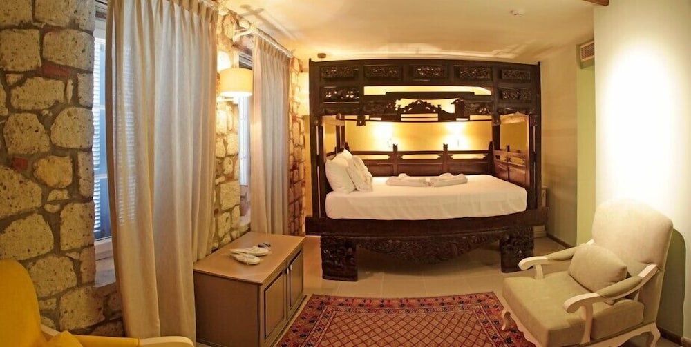 Igdeli Han Suit Otel Alacati 50/50
