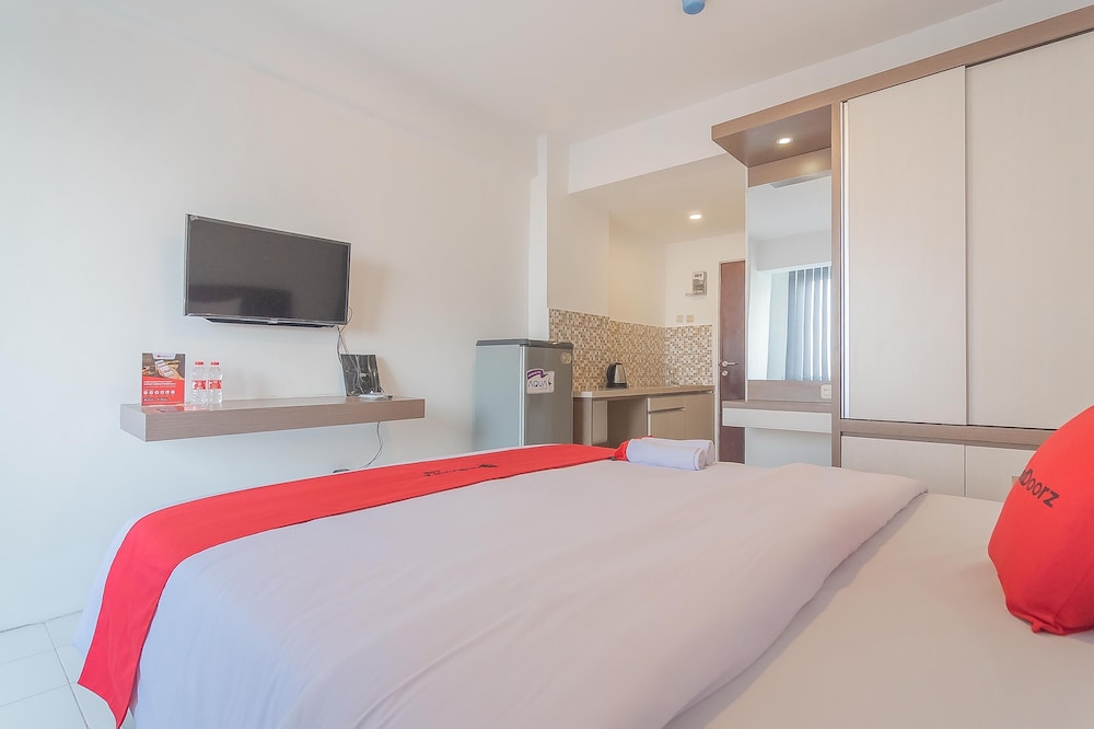 RedDoorz Apartment @ Emerald Towers Bandung 9/25