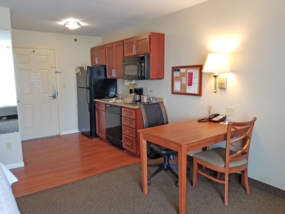 CANDLEWOOD SUITES CAPE GIRARDEAU 49/68