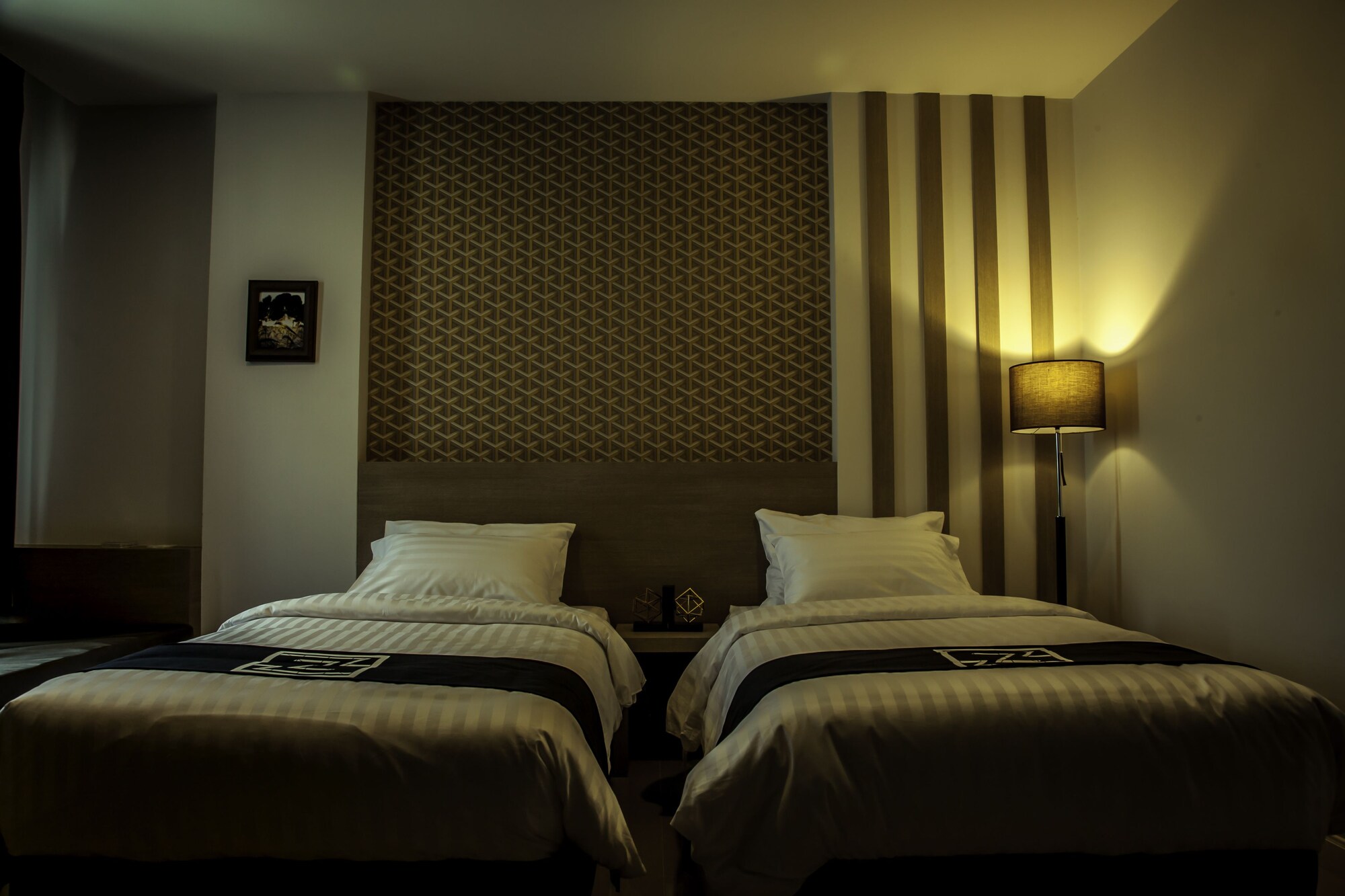2 BEDROOMS, SUITE