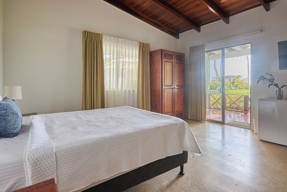 Perla de la Playa Beachfront Hotel 17/48