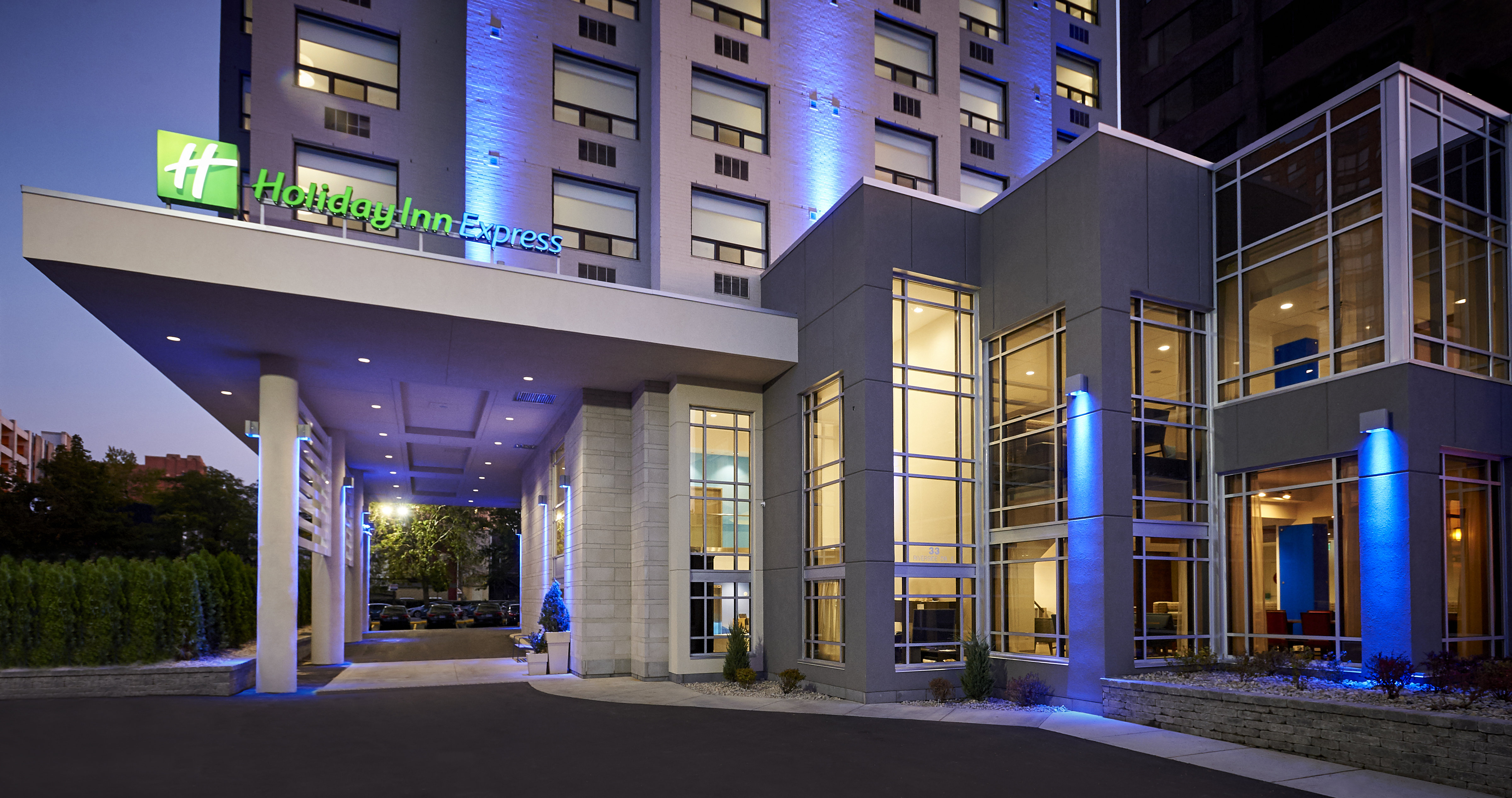 Holiday Inn Express Windsor Waterfront 6/77