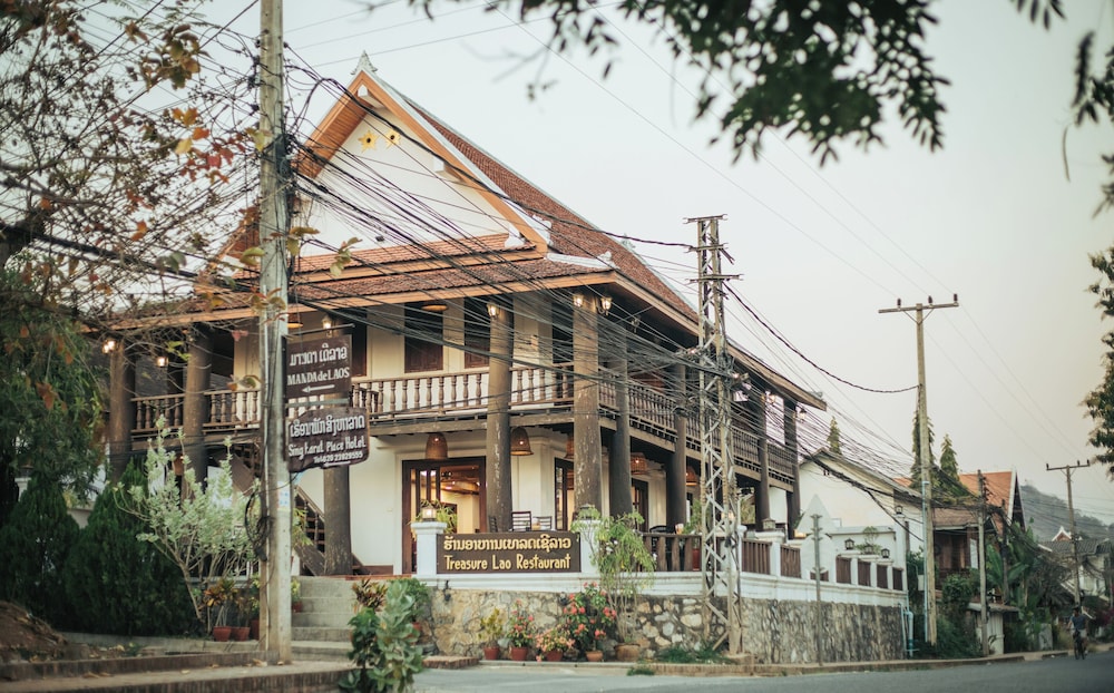 Treasure Hotel Laos 3/49