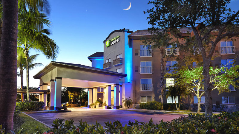 Holiday Inn Express and Suites Naples Downtown in NAPLES - FL