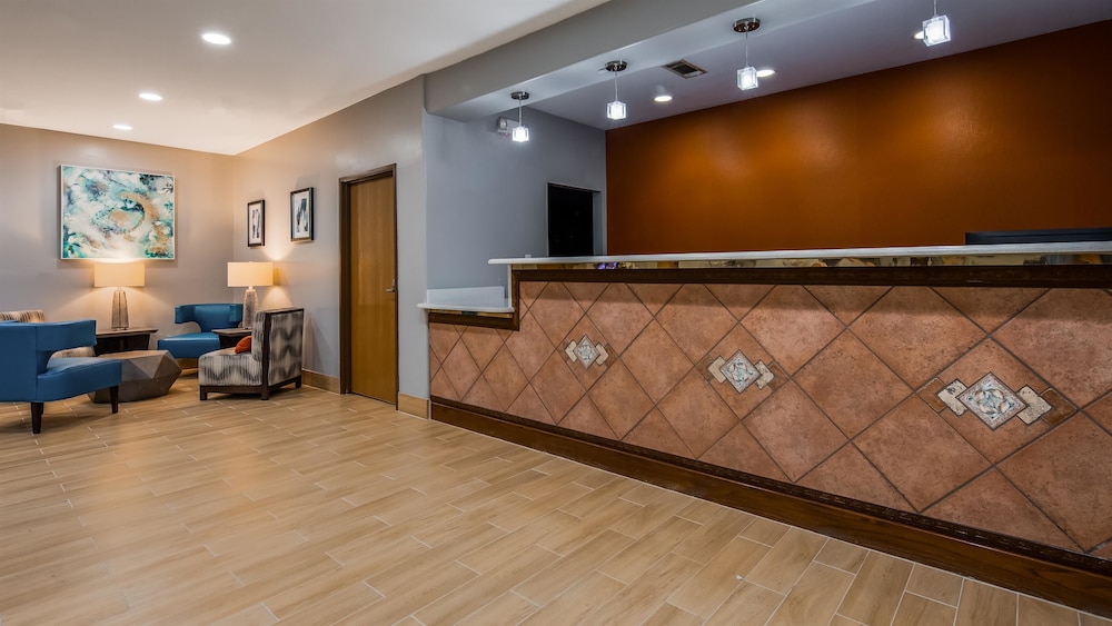 Best Western Club House Inn & Suites 8/34
