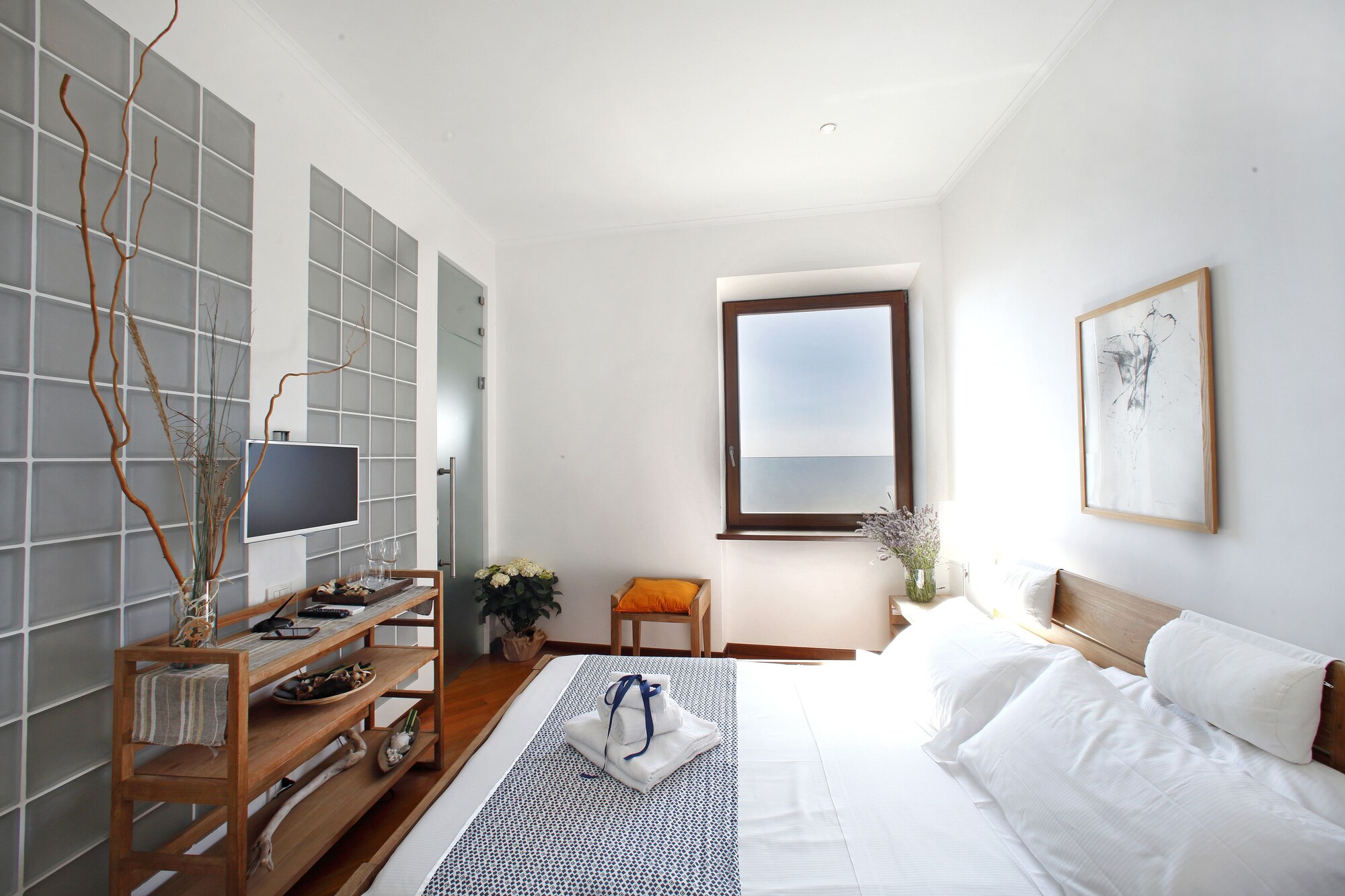 SUPERIOR, QUEEN BED, SEA VIEW