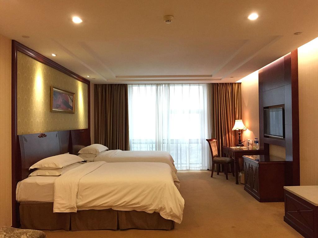 Vienna International Hotel (Changsha West Bus Station) 3/26