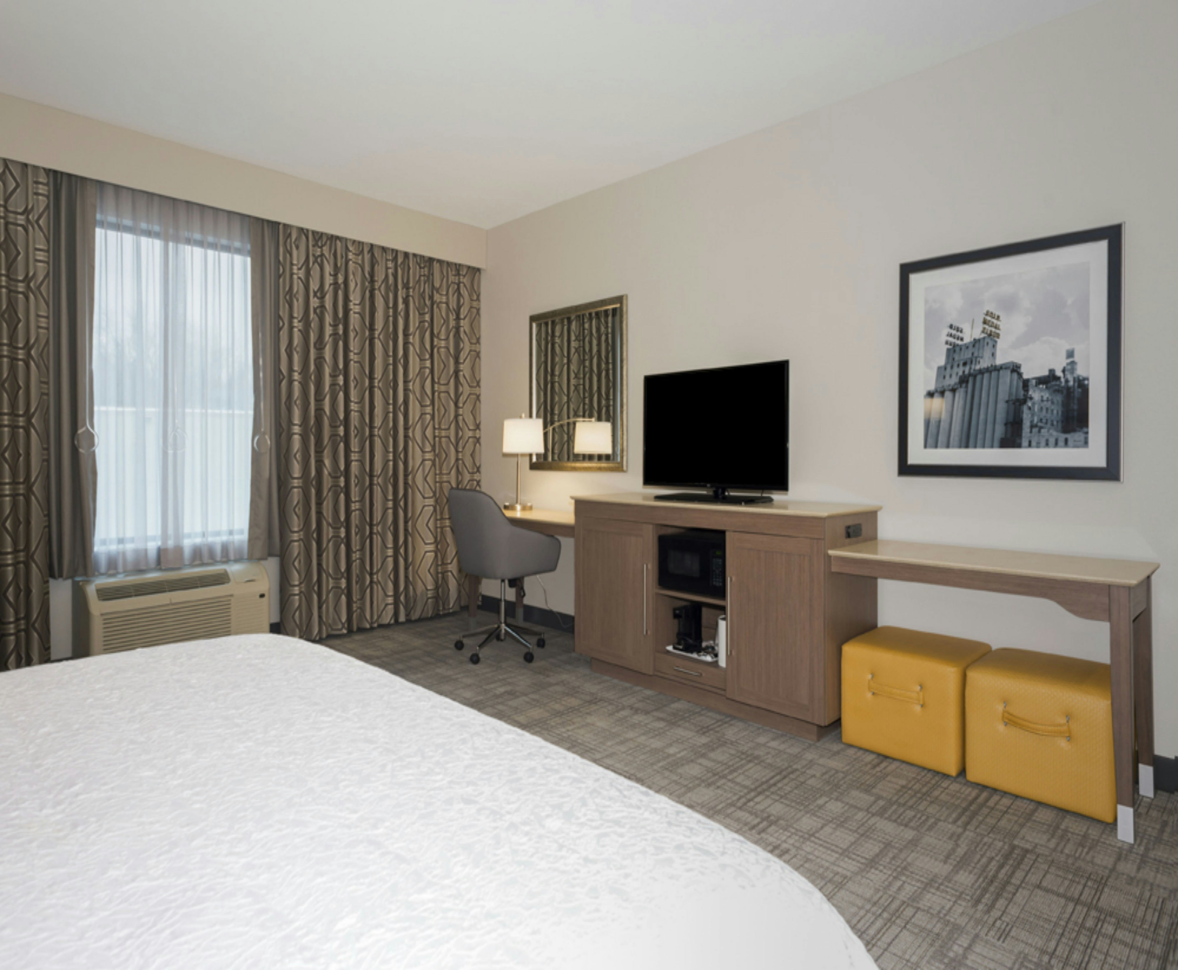 STANDARD, 2 QUEEN BEDS
