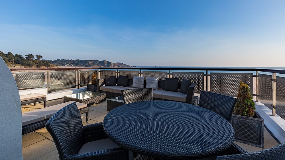 L Horizon Beach Hotel And Spa 55/63