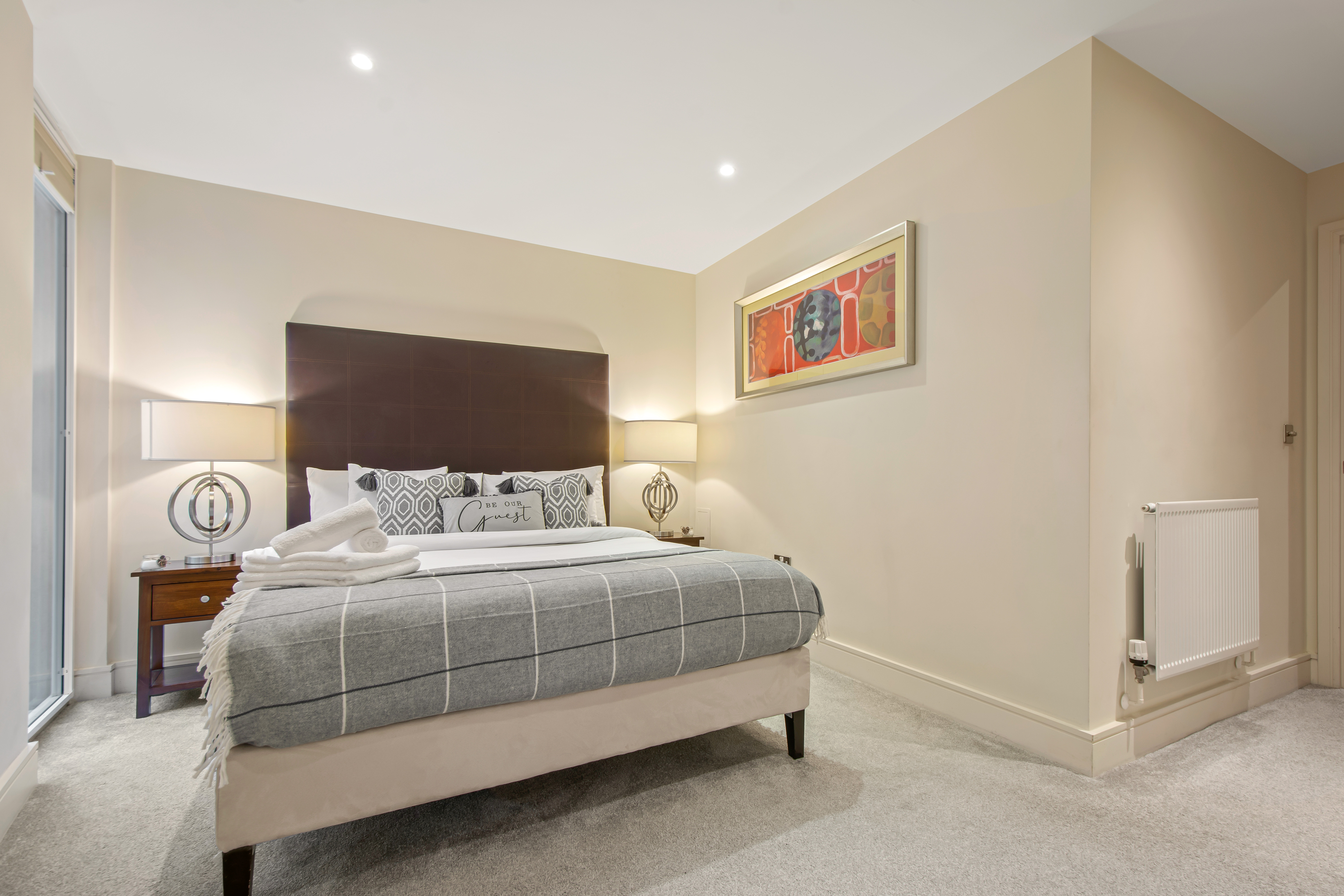 Luxurious Lanterns Court Two-Bedrooms Apartments 9/50