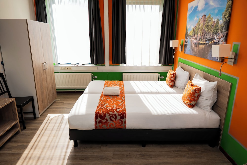 Amsterdam Teleport Hotel 11/74