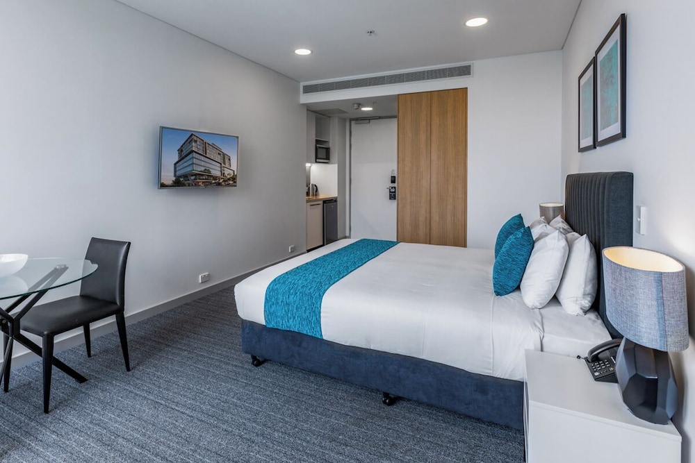 Essence Suites Taringa 13/60