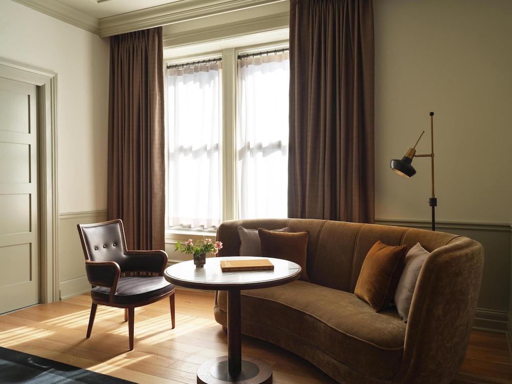 The Bellevue Hotel 31/50
